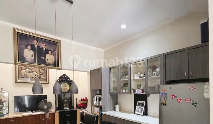 Murah !! Selangkah Menuju Masjid! Dekat Jalan Utama; Lokasi Strategis; Hanya 2 Menit Menuju Akses Tol, Stasiun KRL, Masjid, Rspi, Bxc Mall, Dll di Emerald Terrace Bintaro Jaya Murah !! Selangkah Menuju Masjid! Dekat Jalan Utama; Lokasi Strategis; Hanya 2 Menit Menuju Akses Tol, Stasiun KRL, Masjid, Rspi, Bxc Mall, Dll di Emerald Terrace Bintaro Jaya