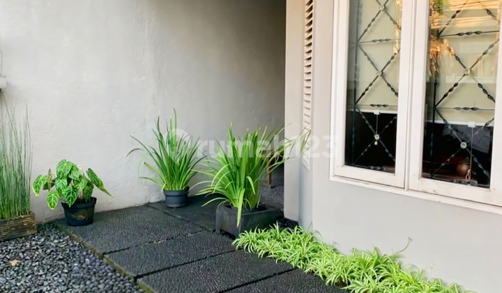 For Sale Quick! Spacious House, Strategic Location; Only 3 Minutes to Toll Gate; KRL Station, Mall, Hospital, School, Etc. on Jl. Mandar, Bintaro Jaya Sector 3 2