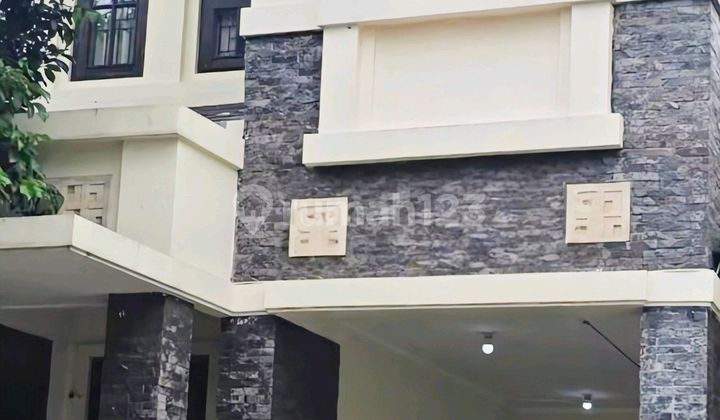 Dijual Cepat! Rumah di Lokasi Strategis; Hanya 1 Menit Menuju Akses Tol, Stasiun KRL, Bxc Mall, Rspib, Lotte, Sekolah, Dll di Menteng Residence, Bintaro Jaya