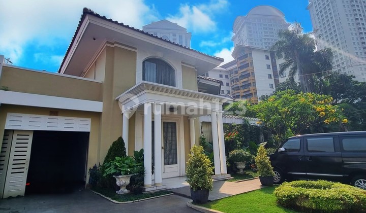 Luxury ready-to-occupy house, 520m² area, 4 bedrooms, Permata Hijau, South Jakarta.