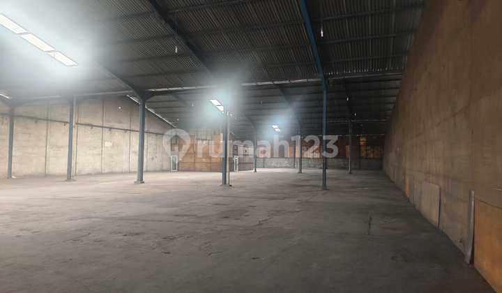 Ready-to-use warehouse with an area of 1,974m² in Batuceper, Tangerang, Banten.