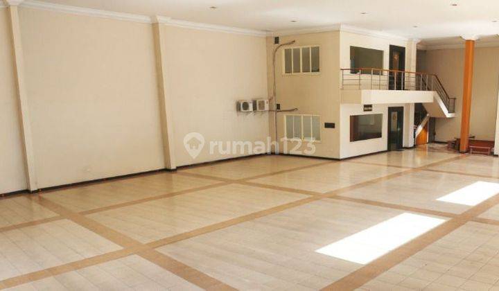 Gudang Ex Showroom Luas 37x28 1043m2 Surabaya Jawa Timur 3