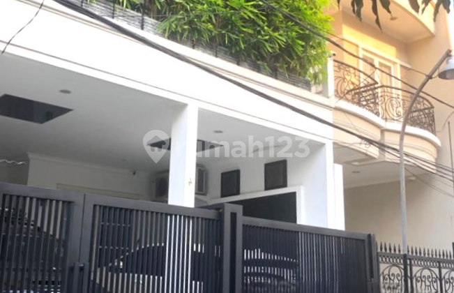 3-story house 6x15 90m Type 4KT Kelapa Gading North Jakarta 3-story house 6x15 90m Type 4KT Kelapa Gading North Jakarta