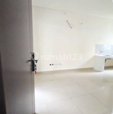 Rumah hoek 2lt luas 101m 3KT cluster yarra essence JGC Jakarta Garden City 2