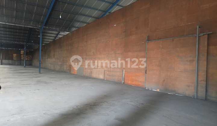 Ready-to-use warehouse with an area of 1,974m² in Batuceper, Tangerang, Banten.