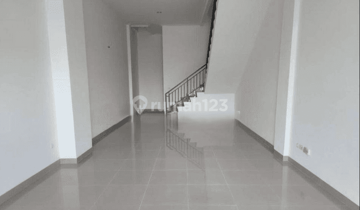 Disewakan Ruko La Riviera Boulevard 3lt Lokasi Dekat Apt Tokyo 2