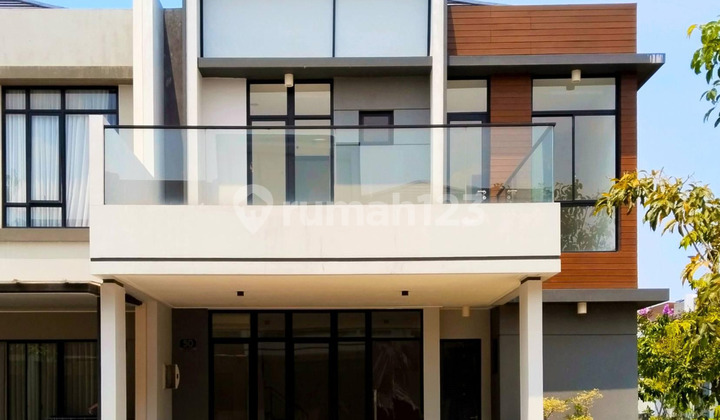 For Sale Millennial Home Corner Lot 11x12.5 PIK2, Cash Only!