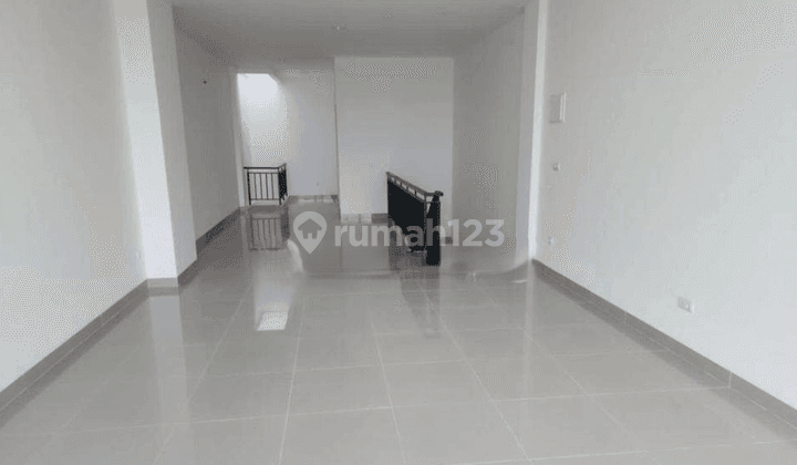 Disewakan Ruko La Riviera Boulevard 3lt Lokasi Dekat Apt Tokyo 2