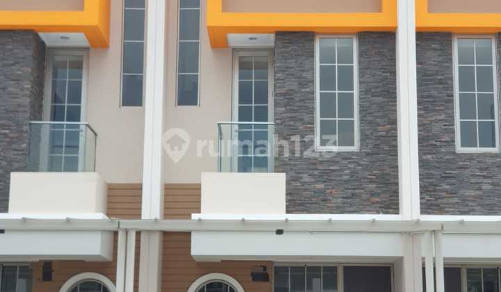 DIJUALKAN RUMAH PIK2 UK4,5X10 3 LANTAI  