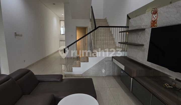 For Rent: PIK 1 House, 8x33, Furnished.