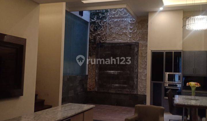 RUMAH 2.5 LANTAI MINIMALIS DI RENON LAKSAMANA 2