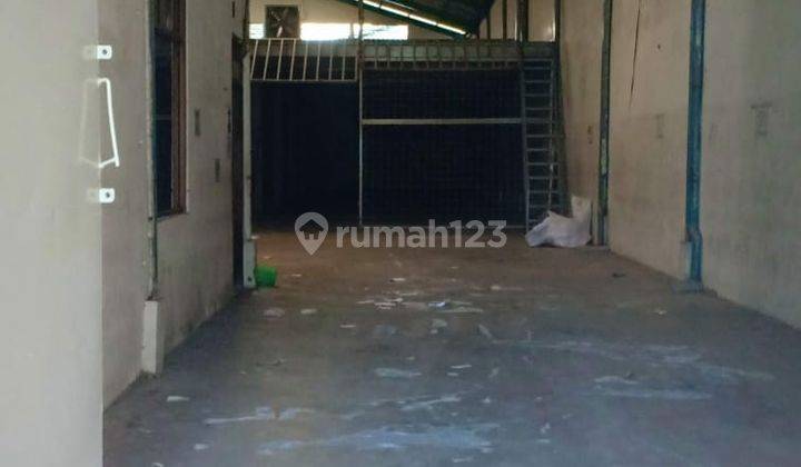 Gudang dan kantor jalan utama dekat gatot subroto barat 3