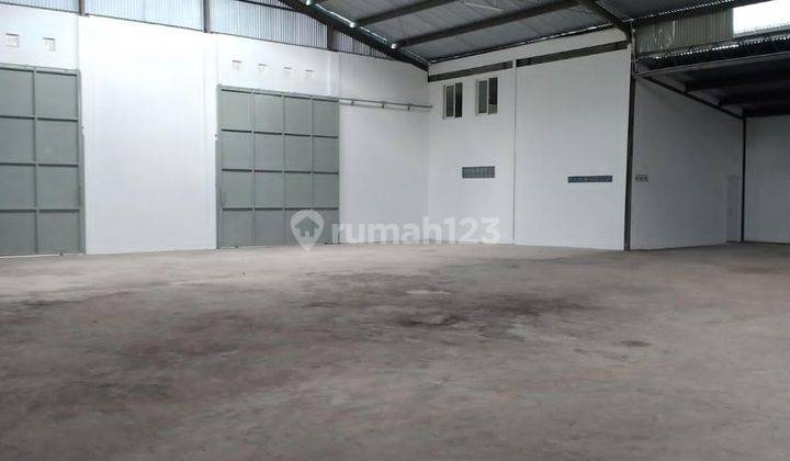 Gudang dan kantor besar di pusat kota Denpasar 5