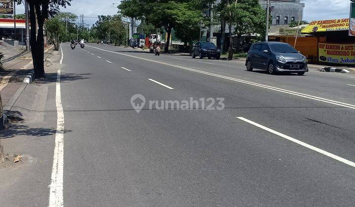 Tanah plus bangunan di jalan utama Mahendradata  5