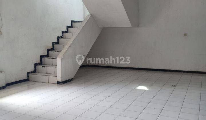 Gudang dan kantor jalan utama dekat gatot subroto barat 7