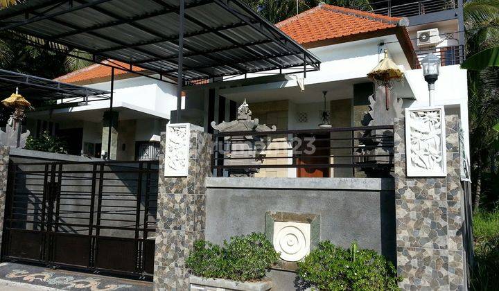 Rumah minimalis terawat dan view menawan di Saba Gianyar 1