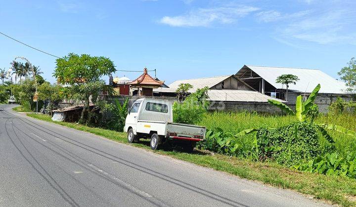 Tanah arah pantai jalan utama pantai Munggu 2