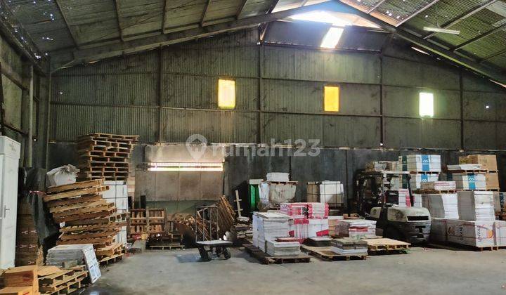 Gudang dan ruko di jalan utama Gatsu Barat Denpasar 1