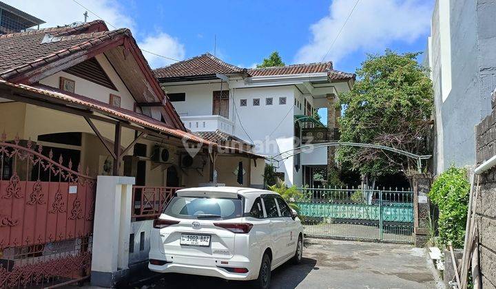 Rumah dekat living word Gatot Subroto Timur 2