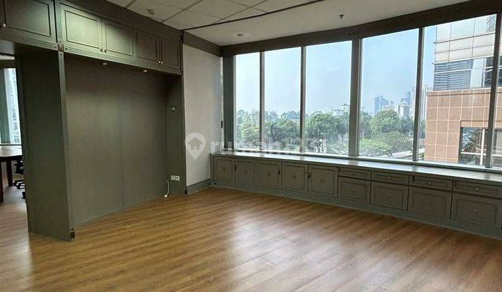 Disewakan office building di menara sudirman  bagus rapi 1