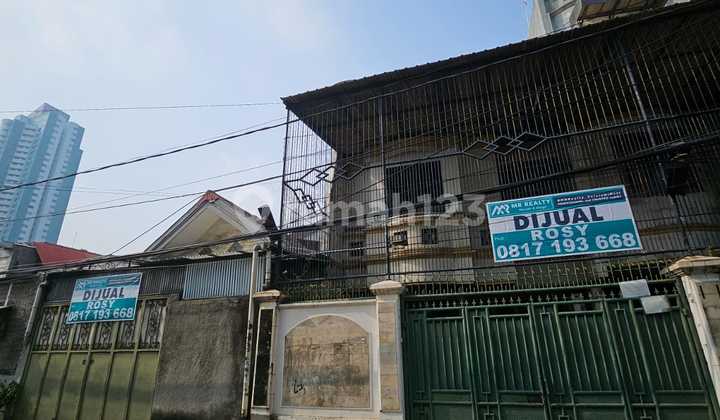 Ruko 3 gandeng Taman Sari Luas 15×16 Bangunan rapih Pinggir jalan raya Ruko 3 gandeng Taman Sari Luas 15×16 Bangunan rapih Pinggir jalan raya