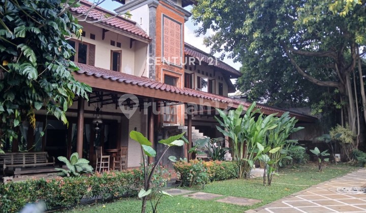 Spacious 2-Story House with Yard in Bali View Sa16824