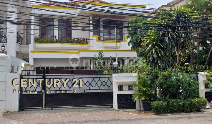 Rumah Ada Swimming Pool di Tanjung Barat Jakarta Selatan 12 M 4080 Oc