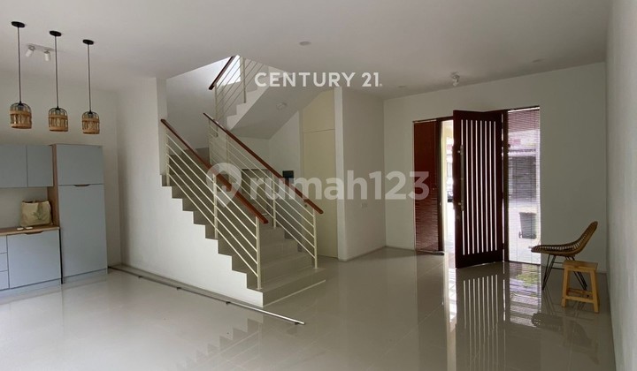 Beautiful 2-Story House Within a Cluster in Kreo Larangan Js 14428 2