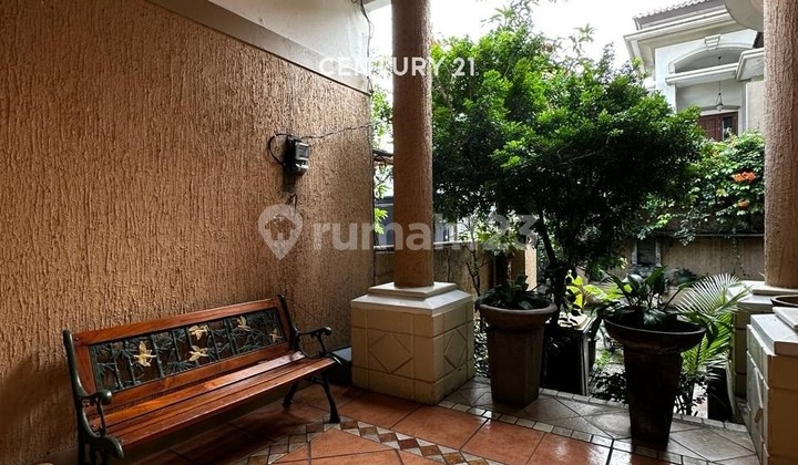 Well-Maintained 2-Story European Style House in Pondok Indah Fr 14349 2