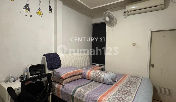 House in Cluster Facing Park Om 17682 2