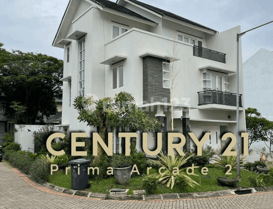 Beautiful 3-Story House Ready to Occupy in Cilandak South Jakarta Mk12093