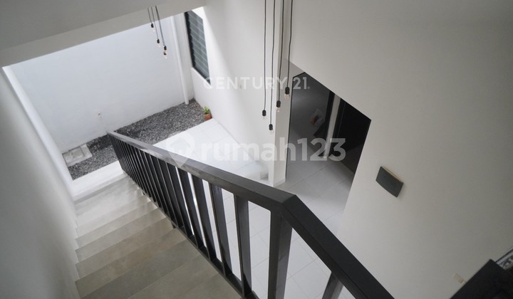 For Sale Newly Renovated Move-In Ready House in Sector 9 Bintaro Jaya Rn11980