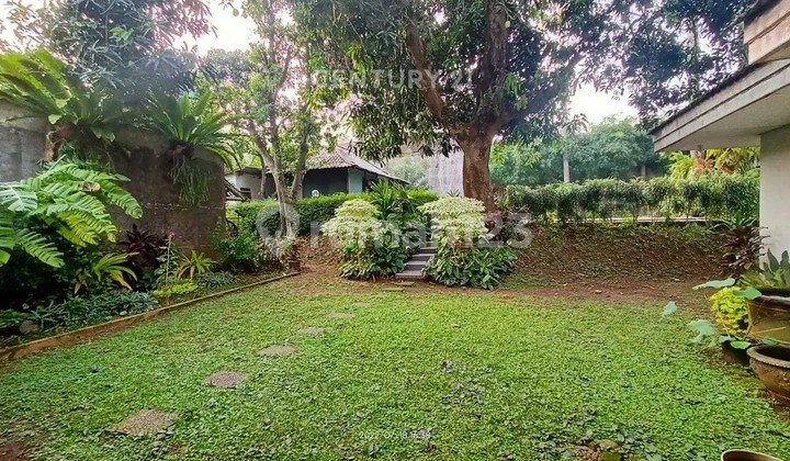 Dijual Rumah dengan Swimming Pool Siap Huni Rn8519