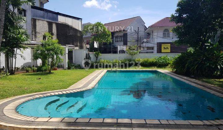 Dijual Rumah Mewah Dengan Swimming Pool Siap Huni AR8239 2