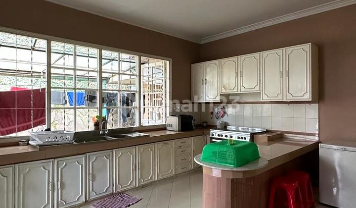 Rumah dengan Taman Luas dan Asri Dekat Lebak Bulus 2