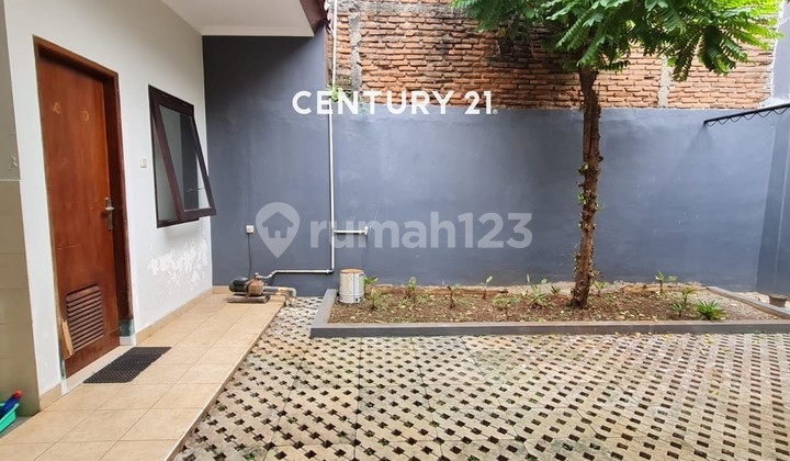 Fully Renovated House with Spacious Front and Back Yards in Villa Bintaro 2