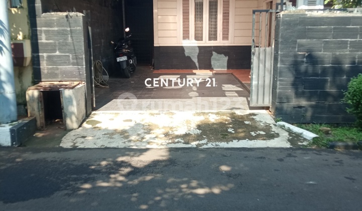 For Sale Old House in Pejaten, South Jakarta, Rr 17786