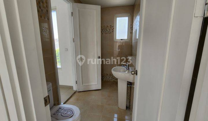 Rumah Disewakan 2 Lantai 8x20 Suvarna Sutera Area Golf 3