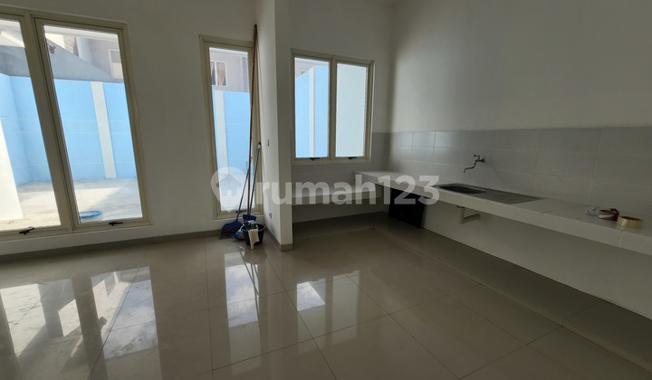 Rumah Disewakan 2 Lantai 8x20 Suvarna Sutera Area Golf 7