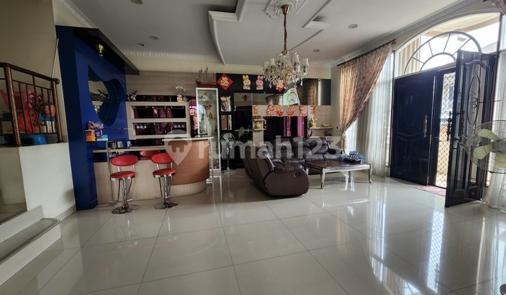 For sale, 3-story American Classic house with SHM certificate in Citra Raya. 2