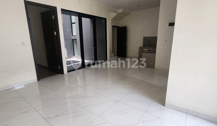Termurah !!! Jual Cepat Rumah Suvarna Sutera 2 Lantai 8X15