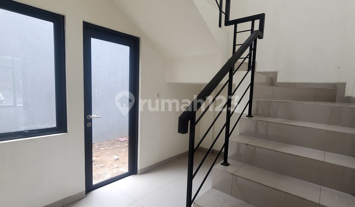 Suitable for Investors !!! Terrace 9 Shop House for Sale, Currently Tenanted 2