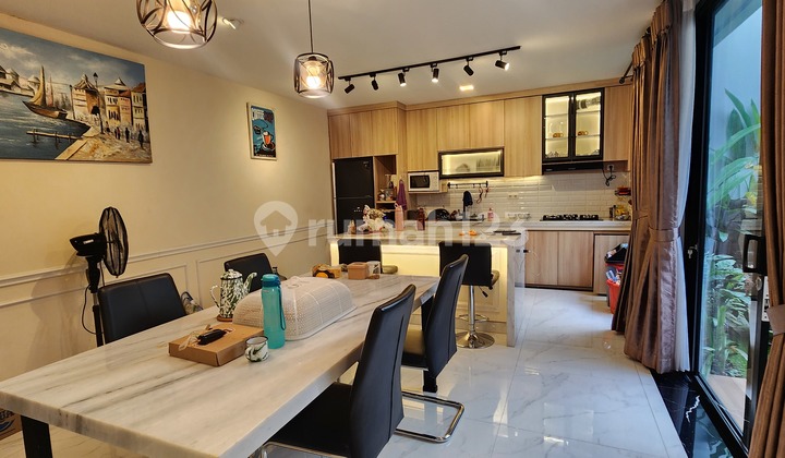 Jual Cepat Rumah Suvarna Sutera 2 Lantai 8x20 Sudah Renovasi Full Furnished 2