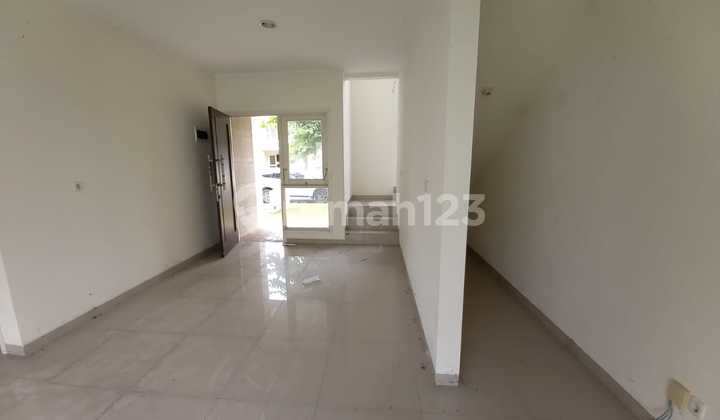 Cheap! For sale: 2-story Suvarna Sutera house, 9x20 2