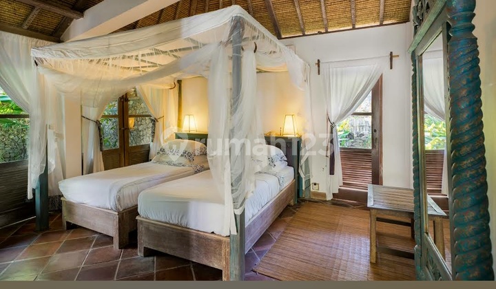 Hotel/ Resort Pinggir Pantai View Pulau Menjangan