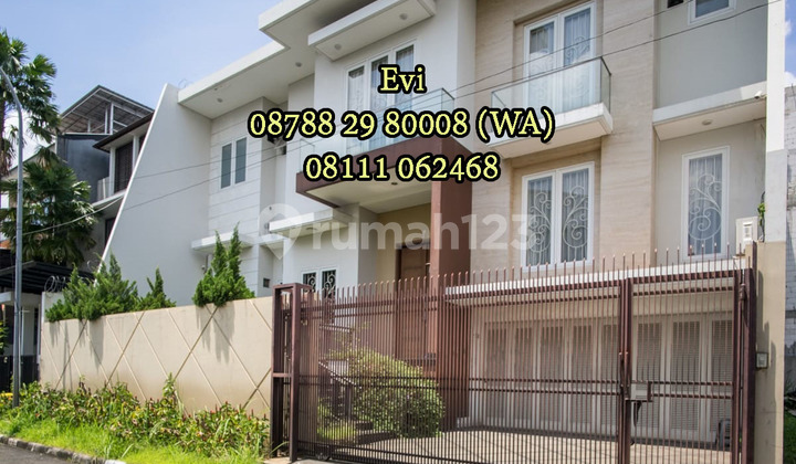 For Sale House in Villa Pondok Indah 2.5 Floors 5 Bedrooms