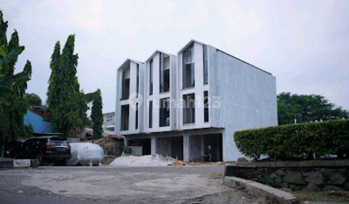 Ruko baru 3lt Brand New di Igusti Ngurah Rai, Bekasi Ruko baru 3lt Brand New di Igusti Ngurah Rai, Bekasi