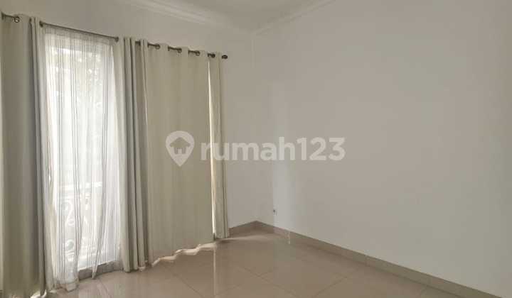 Upgraded! Selangkah ke AEON Mall JGC, IKEA dan Food Garden & 5 Menit Akses Tol, Rumah di South Thames Jakarta Timur