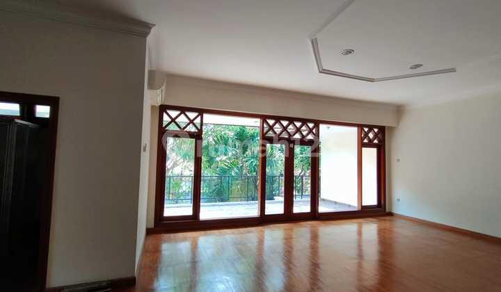 Rumah Mewah Ada Pool di Mampang Prapatan Jakarta Selatan - Dengan Interior Elegan 2