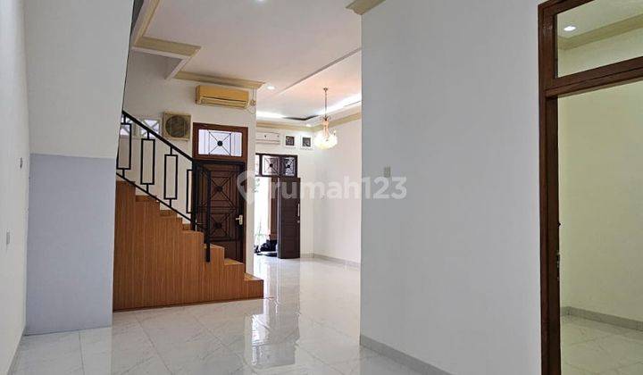 Dijual Rumah 2,5 Lantai Full Renovasi Bagus di Pondok Kelapa, Jakarta Timur 1